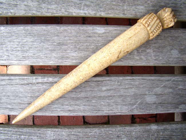 A Fine 19th century Sailor-Made Whalebone Fid with Clenched Fist Carved Knob — image 4